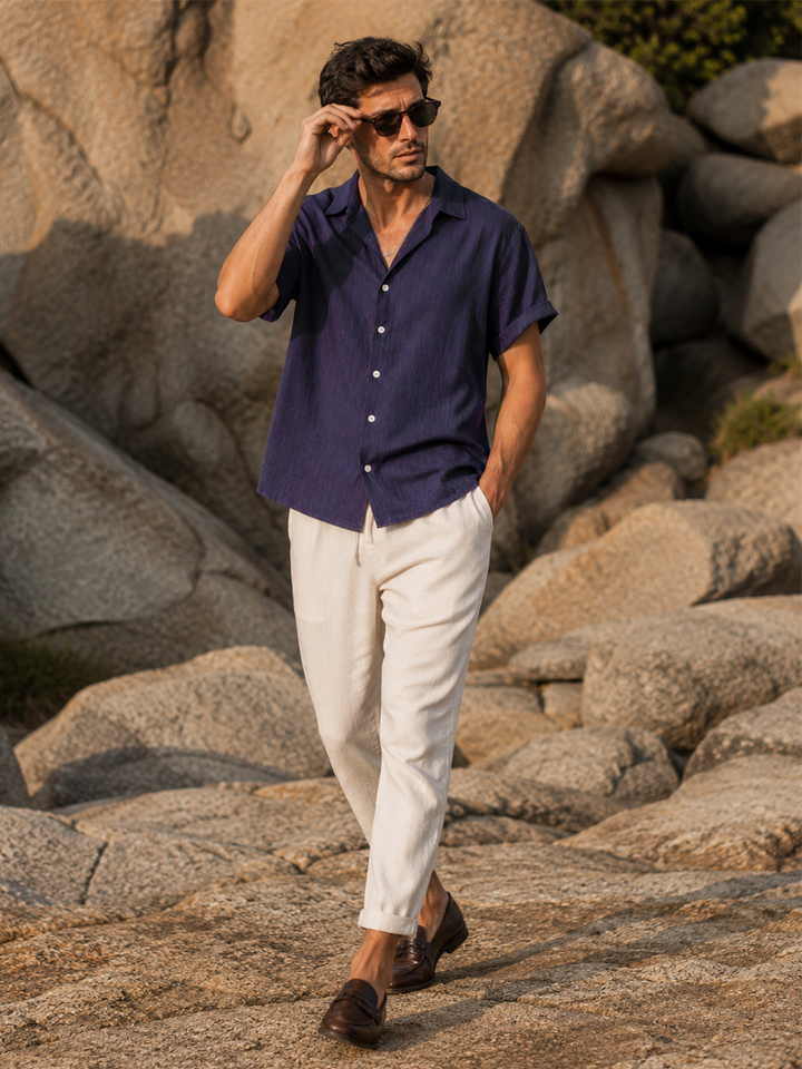 Camicia elegante uomo viola profondo, maniche corte, per serate estive. Stile smart casual e comfort assicurato.