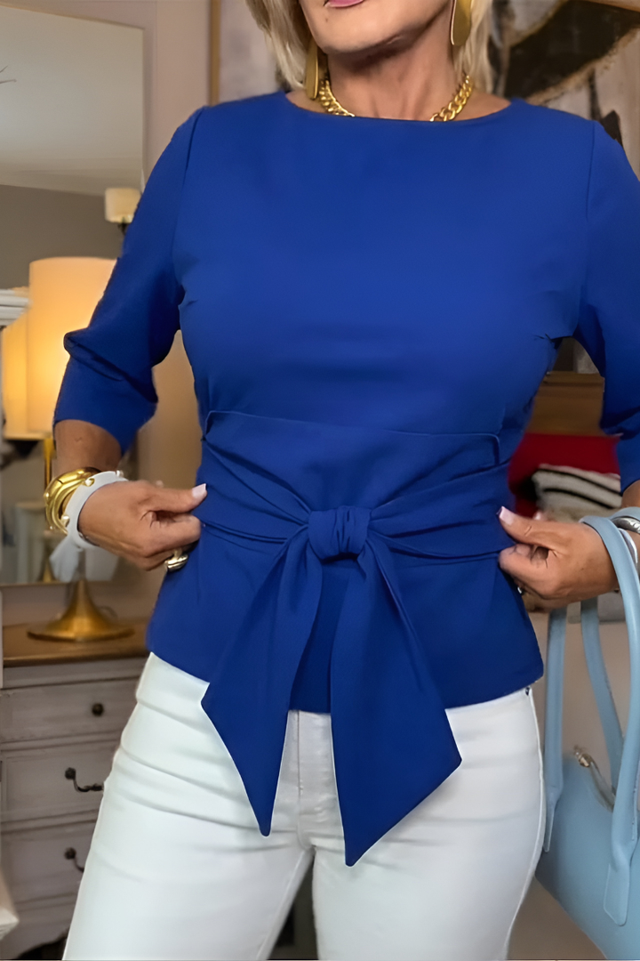 Top femminile con fiocco in vita, un capo di moda versatile che unisce stile e comfort per ogni occasione.