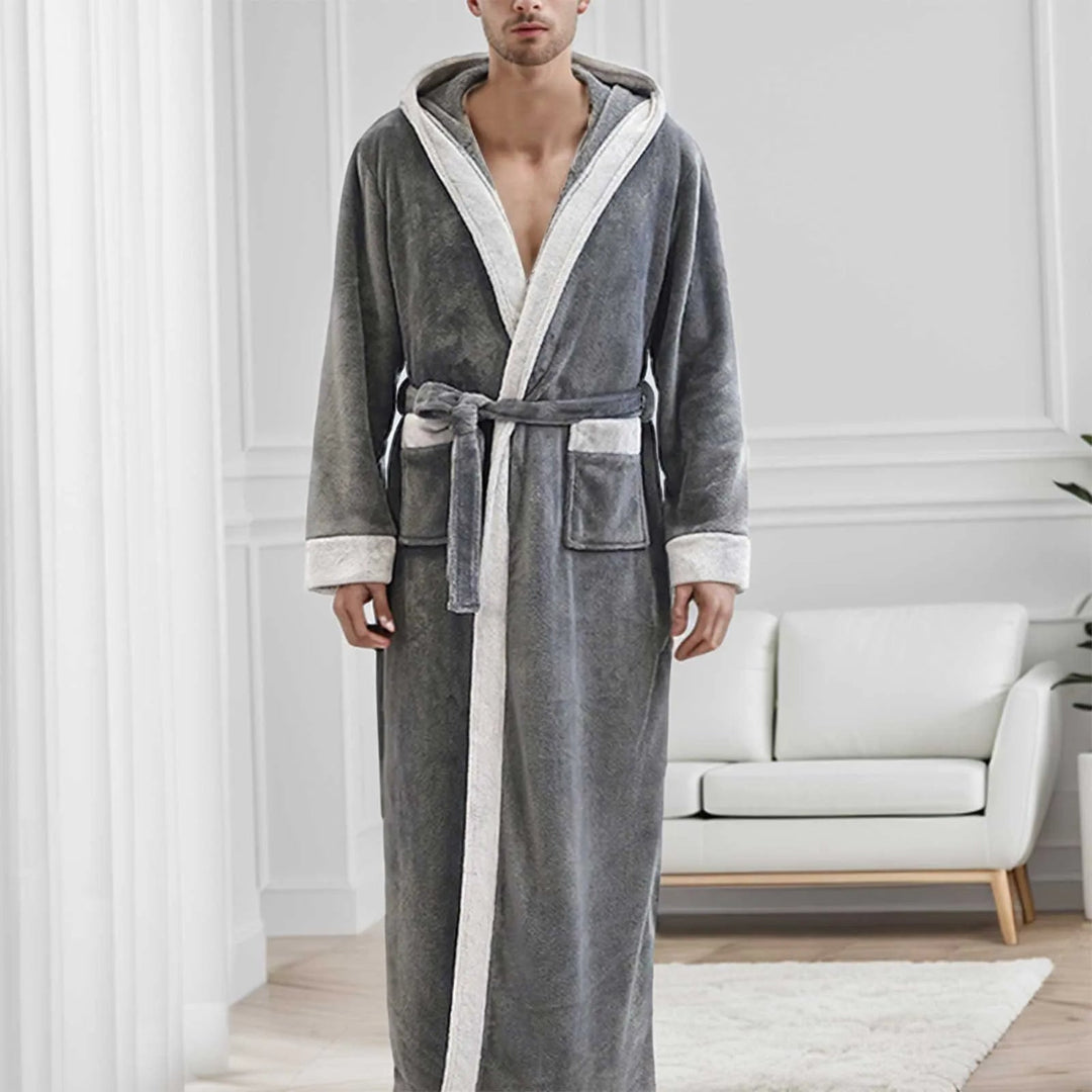 Vestaglia uomo con cappuccio, morbida e lussuosa per un relax superiore. Ottima idea regalo per ogni occasione.