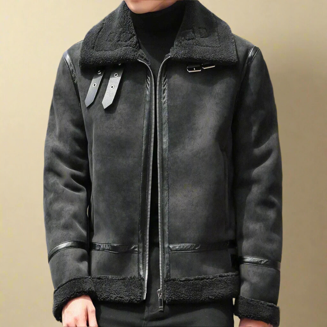 Cappotto uomo elegante con cintura regolabile, stile classico per abbigliamento invernale e moda maschile.