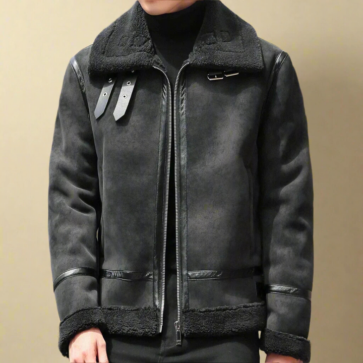 Cappotto uomo elegante con cintura regolabile, stile classico per abbigliamento invernale e moda maschile.