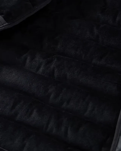 Giacca uomo con cappuccio trapuntata, ideale per outerwear versatile e abbigliamento da città.