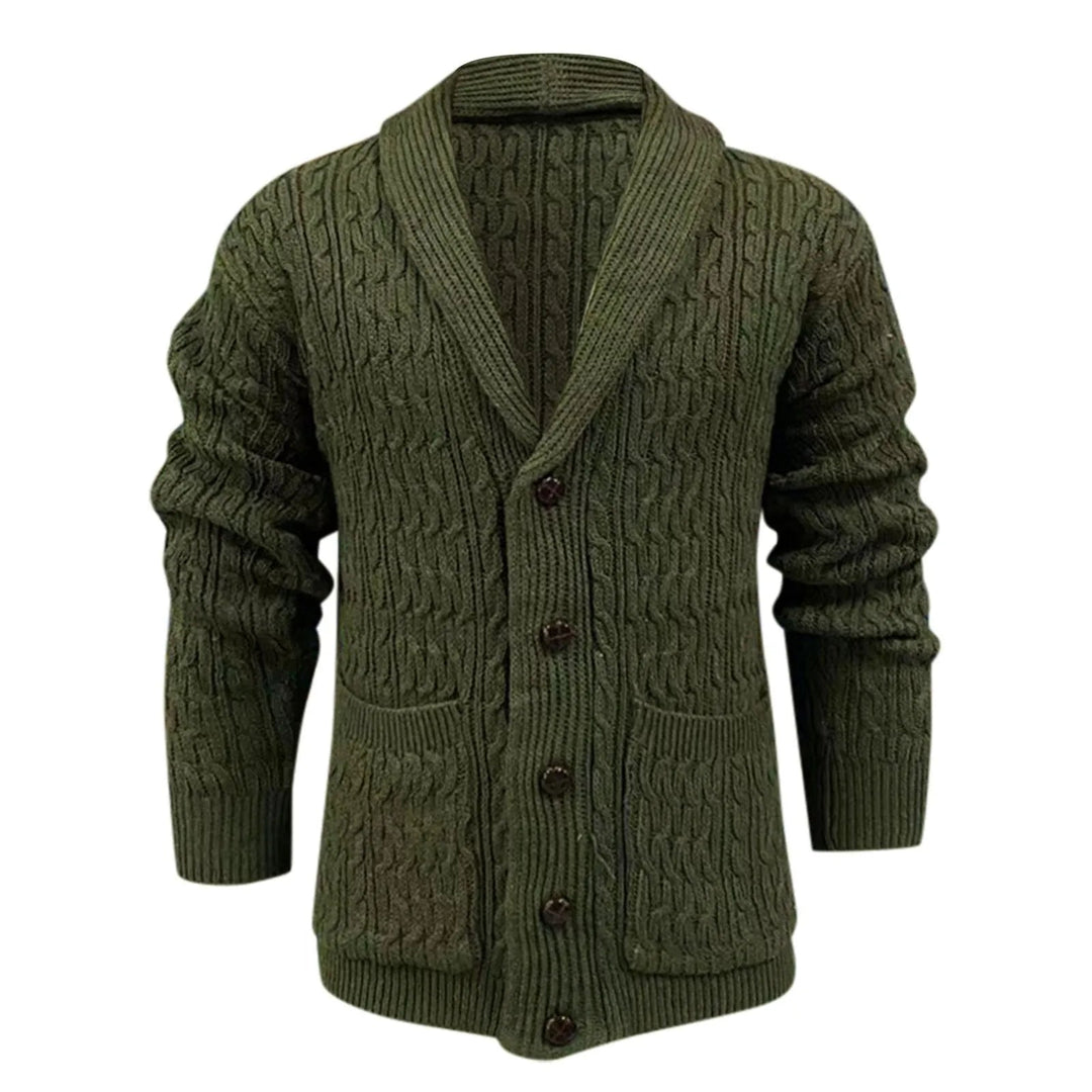 Cardigan uomo oversize in maglieria verde oliva, con bottoni, perfetto per look a strati comodi e rilassati autunno/inverno.