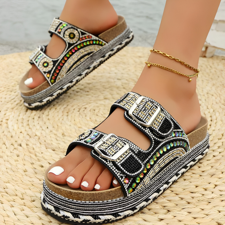 Sandali donna boho con cristalli brillanti, scarpe estive eleganti ideali per la spiaggia e moda casual.