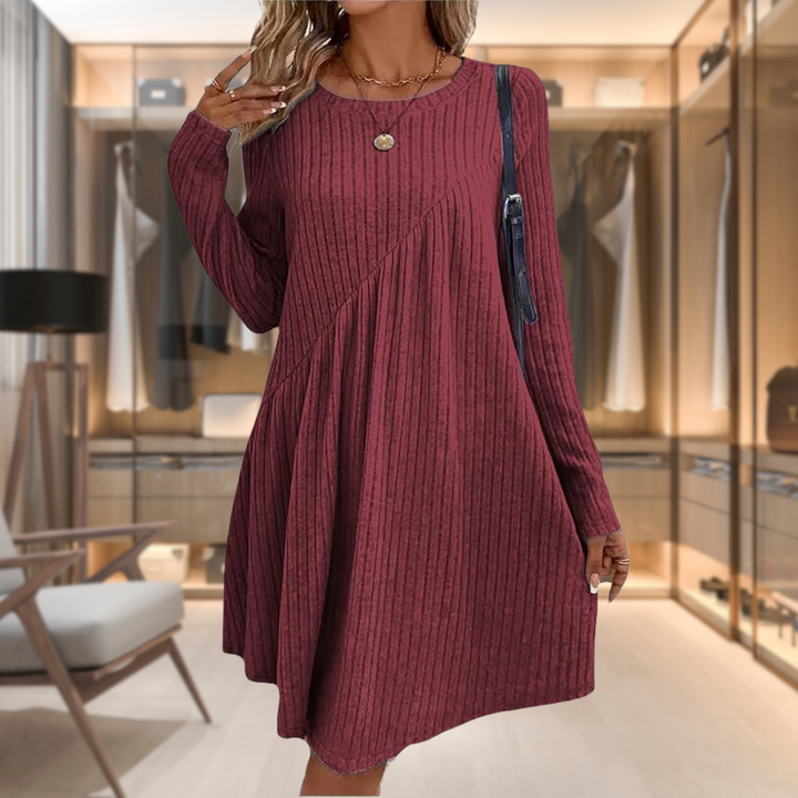 Comodo abito lungo donna con maniche lunghe, ideale per outfit autunnali e invernali, stile elegante e rilassato.