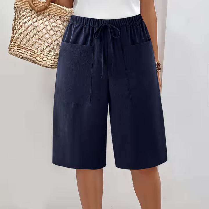 Bermuda donna comodi e versatili in poliestere, perfetti per abbigliamento casual estivo primavera/estate.