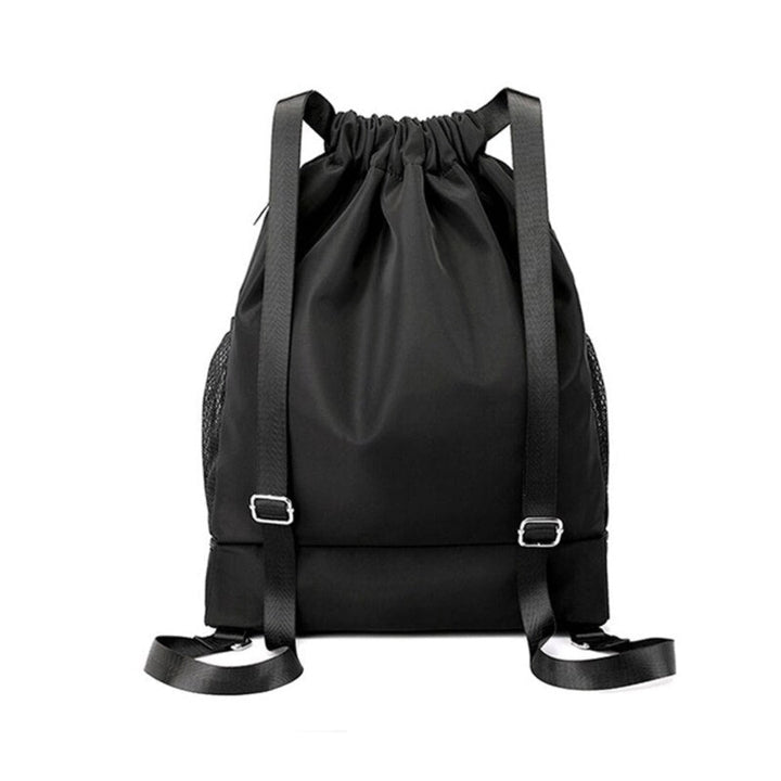 Borsone sportivo donna multicolore con tracolla regolabile, ideale per palestra e viaggi.
