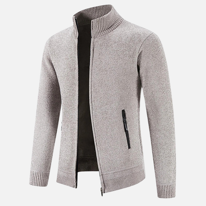 Elegante giacca uomo nera invernale, offre calore essenziale e comfort per la moda casual urbana.