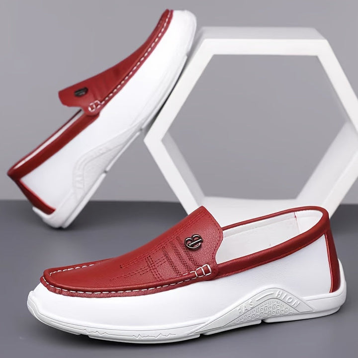 Mocassini uomo rossi, calzature slip-on eleganti e comode con suola leggera. Perfetti per outfit alla moda.