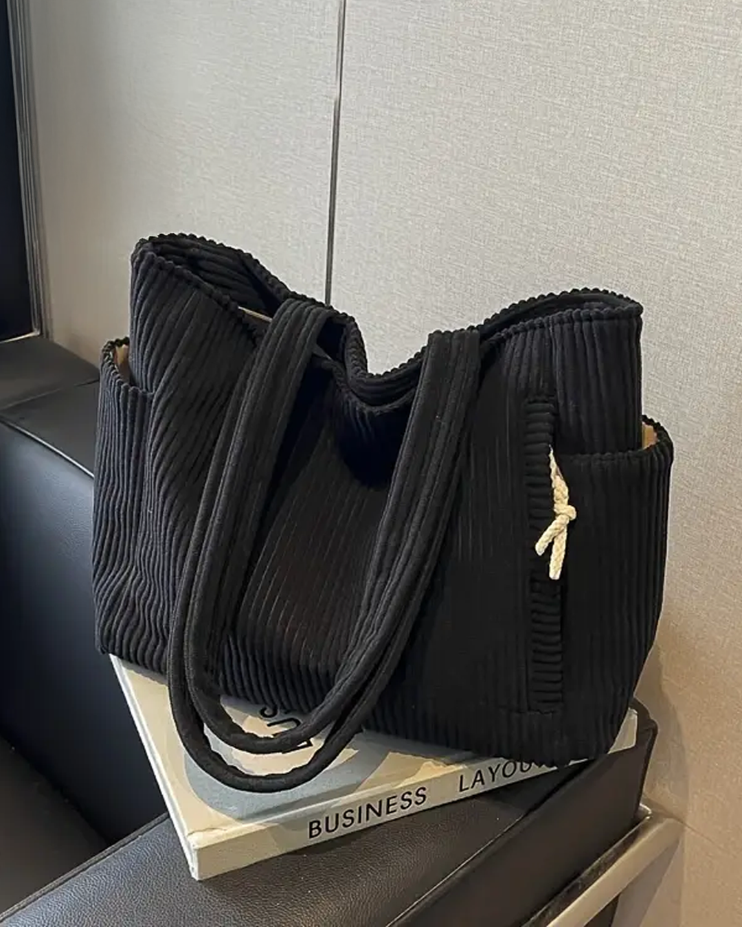 Borsa a spalla donna in velluto a coste, resistente e alla moda, perfetta per un tocco di stile casual-chic.