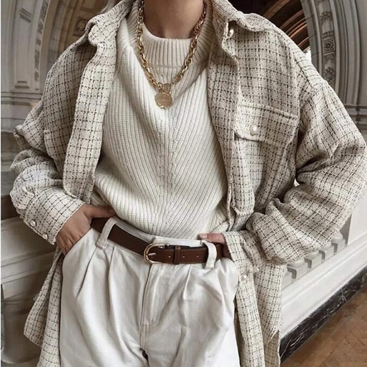 Giacca donna invernale alla moda, perfetta per un outfit elegante e confortevole nelle giornate fredde.