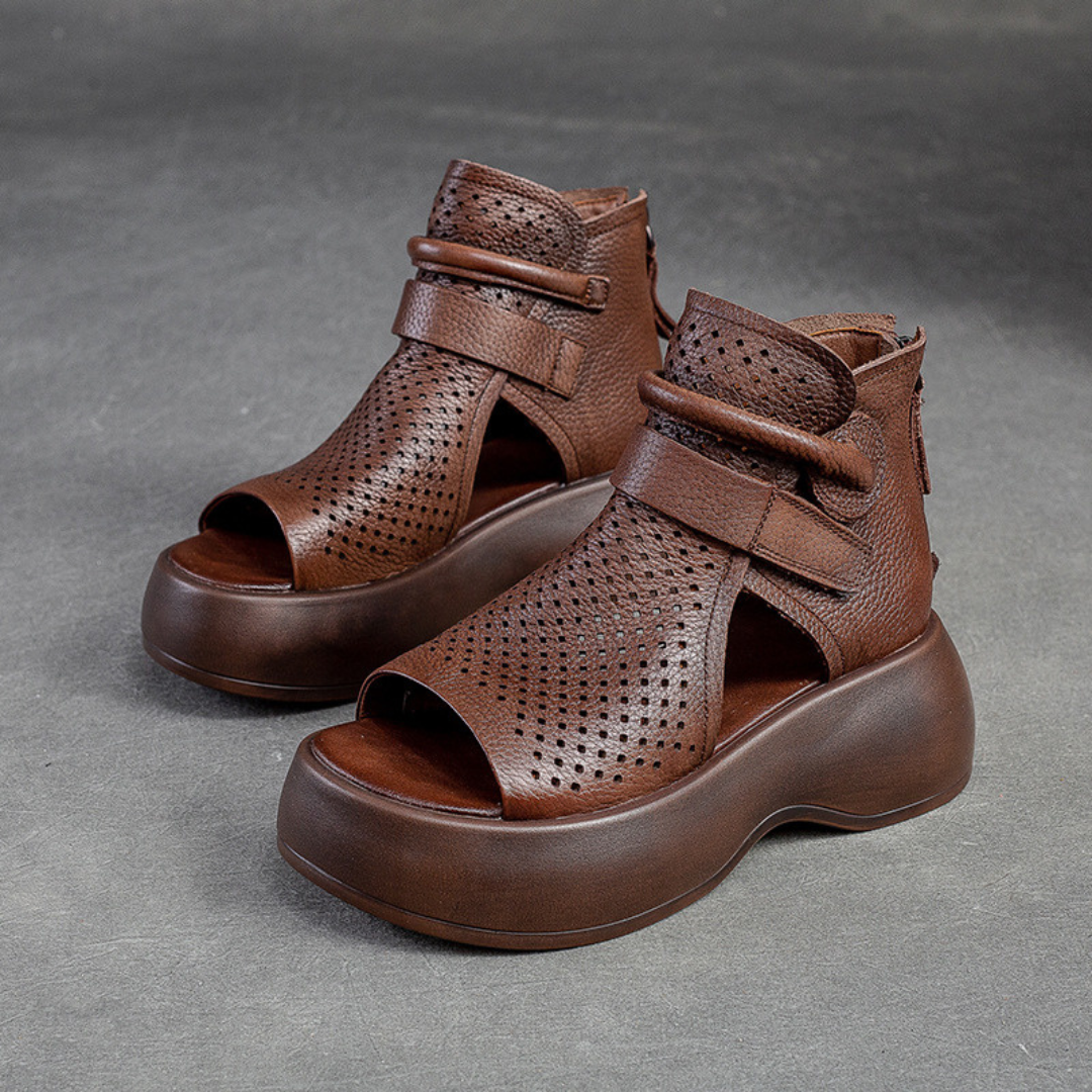 Sandali donna con plateau morbido, perfetti per comfort ed eleganza estiva.