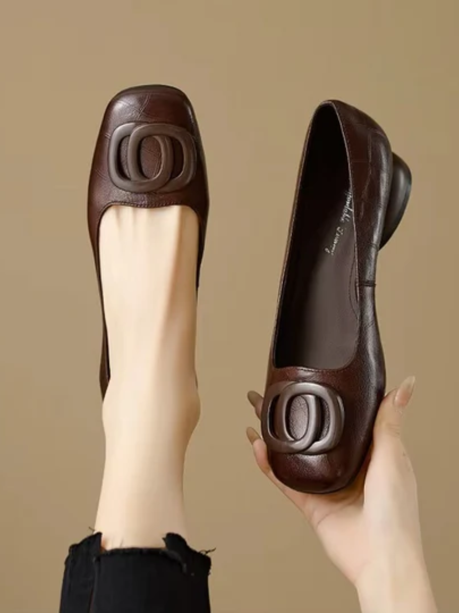 Scarpe ballerine da donna comode con punta quadrata, calzature ideali per un'eleganza quotidiana e praticità.