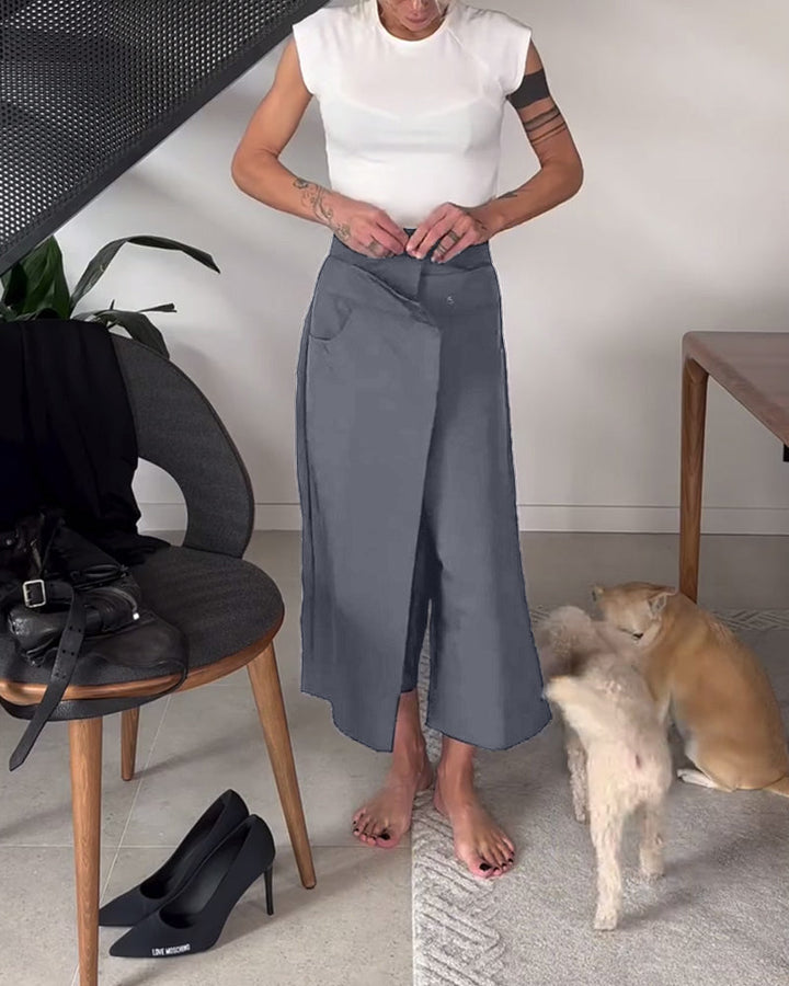 Pantaloni asimmetrici donna larghi, grigi, per un look che unisce eleganza, moda e comfort quotidiano.