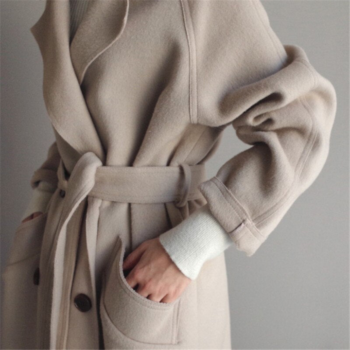 Cappotto donna invernale in tessuto caldo e confortevole, stile classico per l'eleganza.