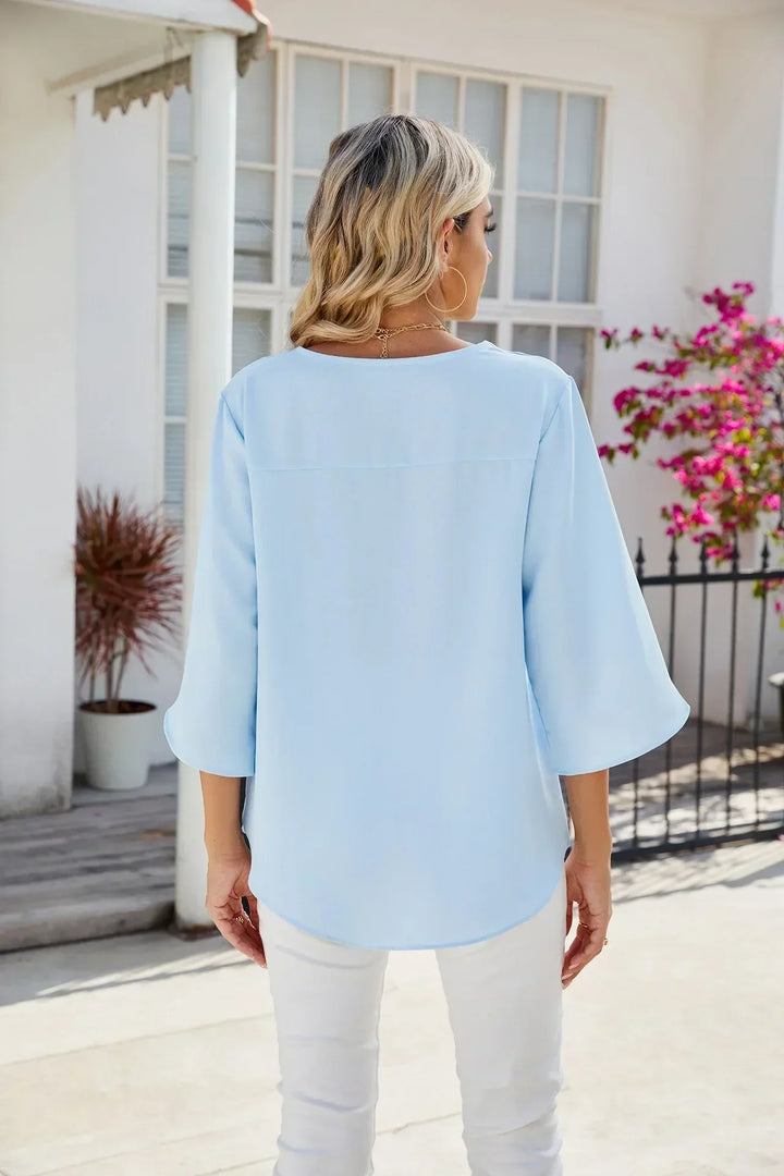 Blusa donna a maniche a tre quarti, perfetta per abbigliamento casual o chic in primavera/estate.