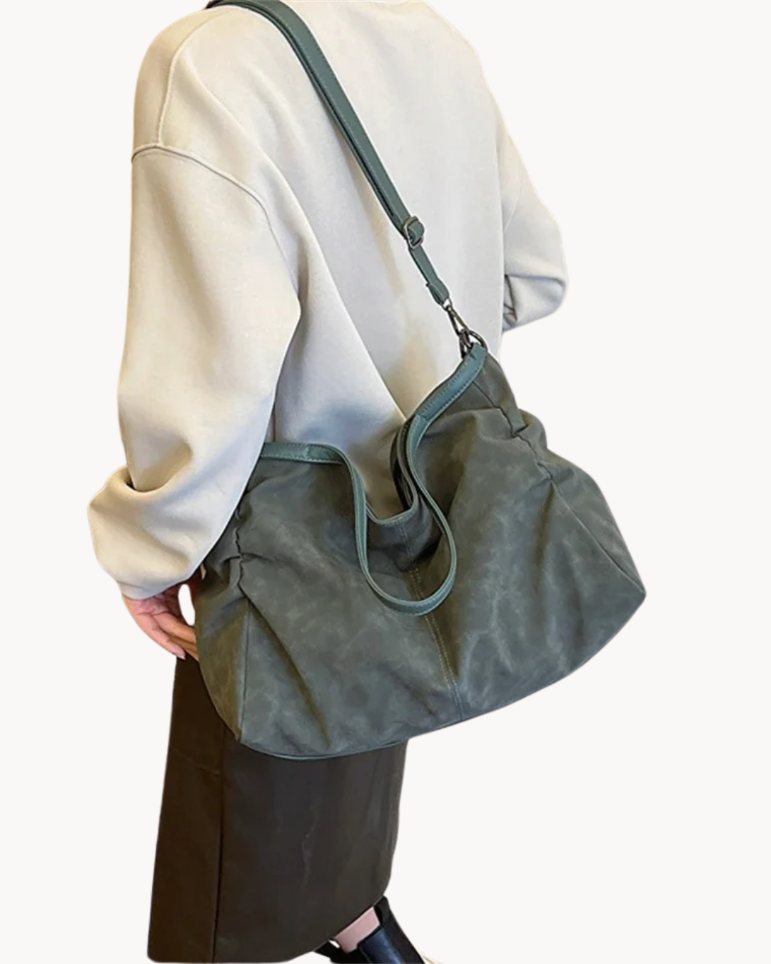 Elegante borsa tote in pelle da donna, spaziosa e perfetta per outfit quotidiani o professionali con stile.