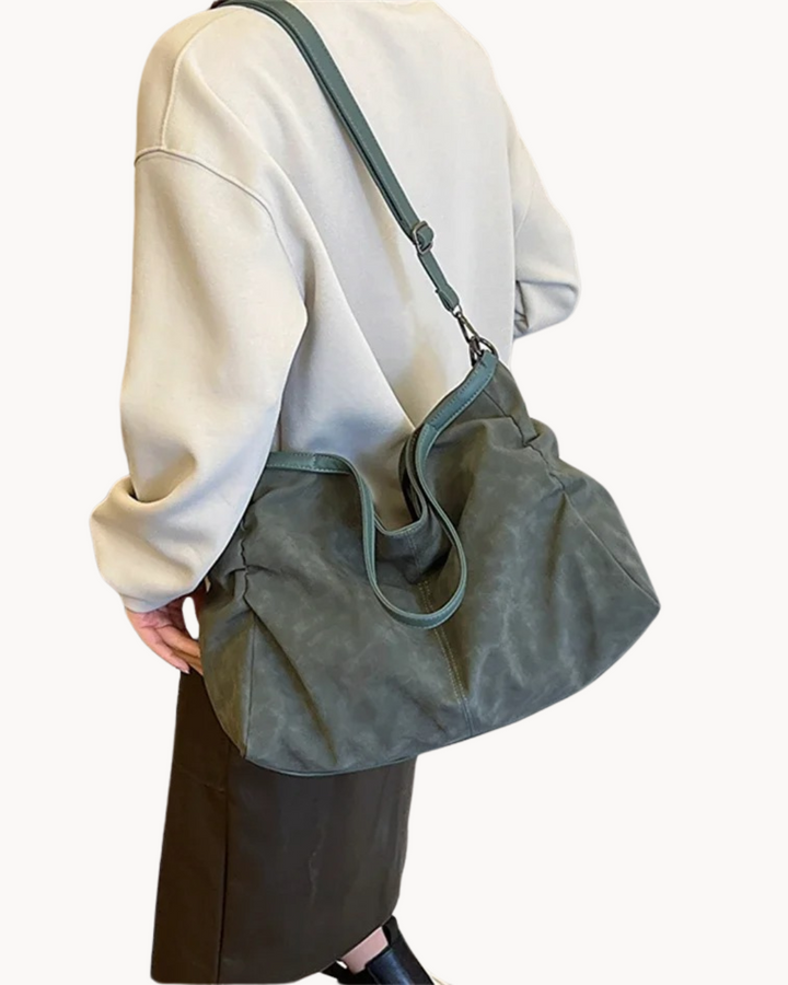Elegante borsa tote in pelle da donna, spaziosa e perfetta per outfit quotidiani o professionali con stile.