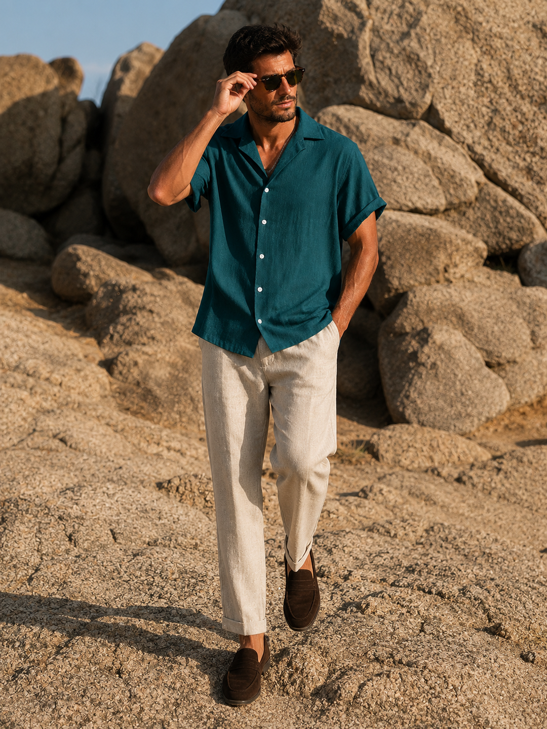 Camicia estiva da uomo verde petrolio, taglio raffinato, perfetta per serate eleganti o look casual chic.
