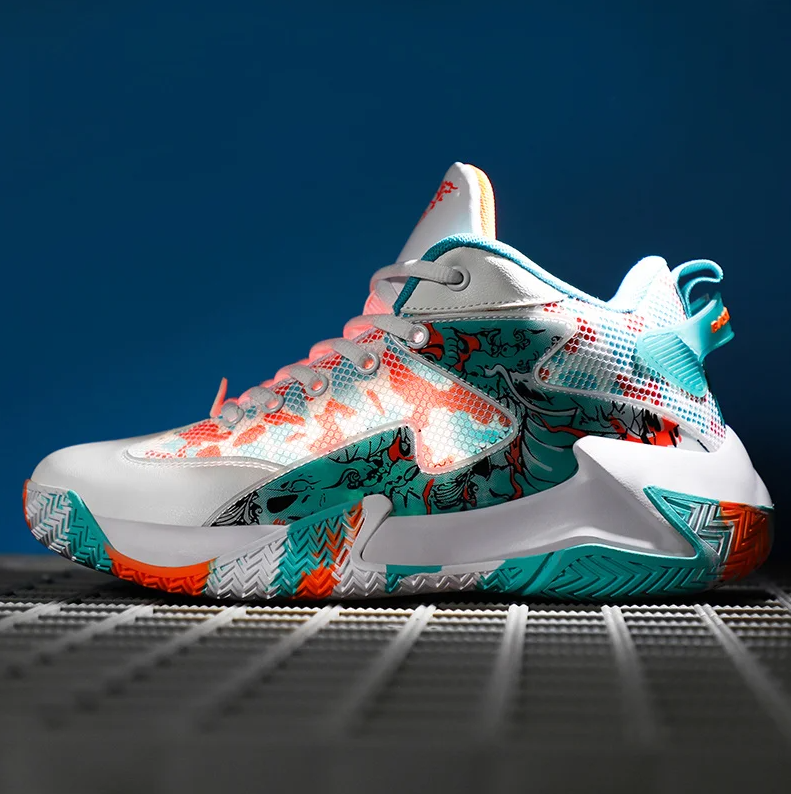 Scarpe da basket uomo robuste, con suola ad alta aderenza antiscivolo per stabilità e controllo nel gioco.