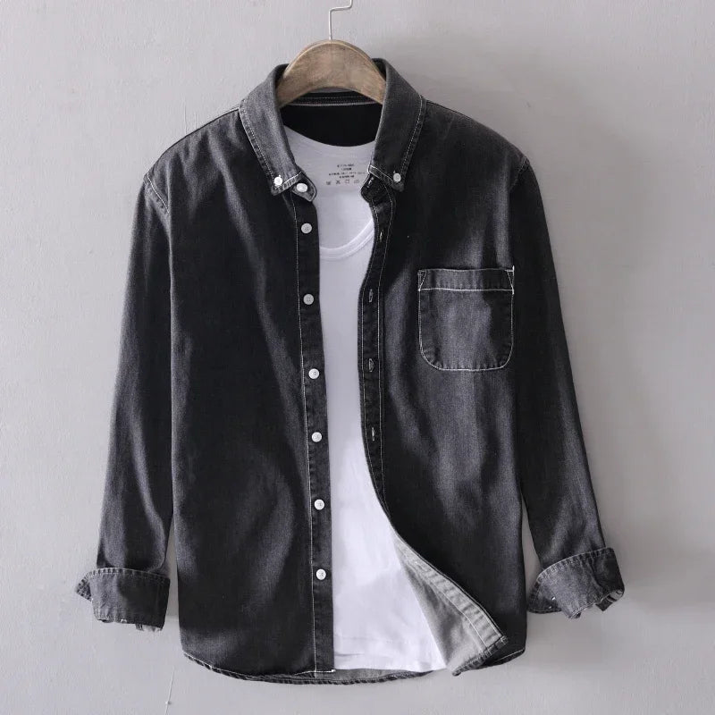 Camicia casual uomo in stile denim blu con vestibilità classica. Ideale per abbigliamento quotidiano maschile e tempo libero.