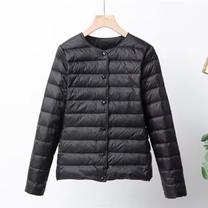 Piumino leggero donna per viaggio. Versatile, sottile e ripiegabile, ideale per autunno, primavera e inverni miti.