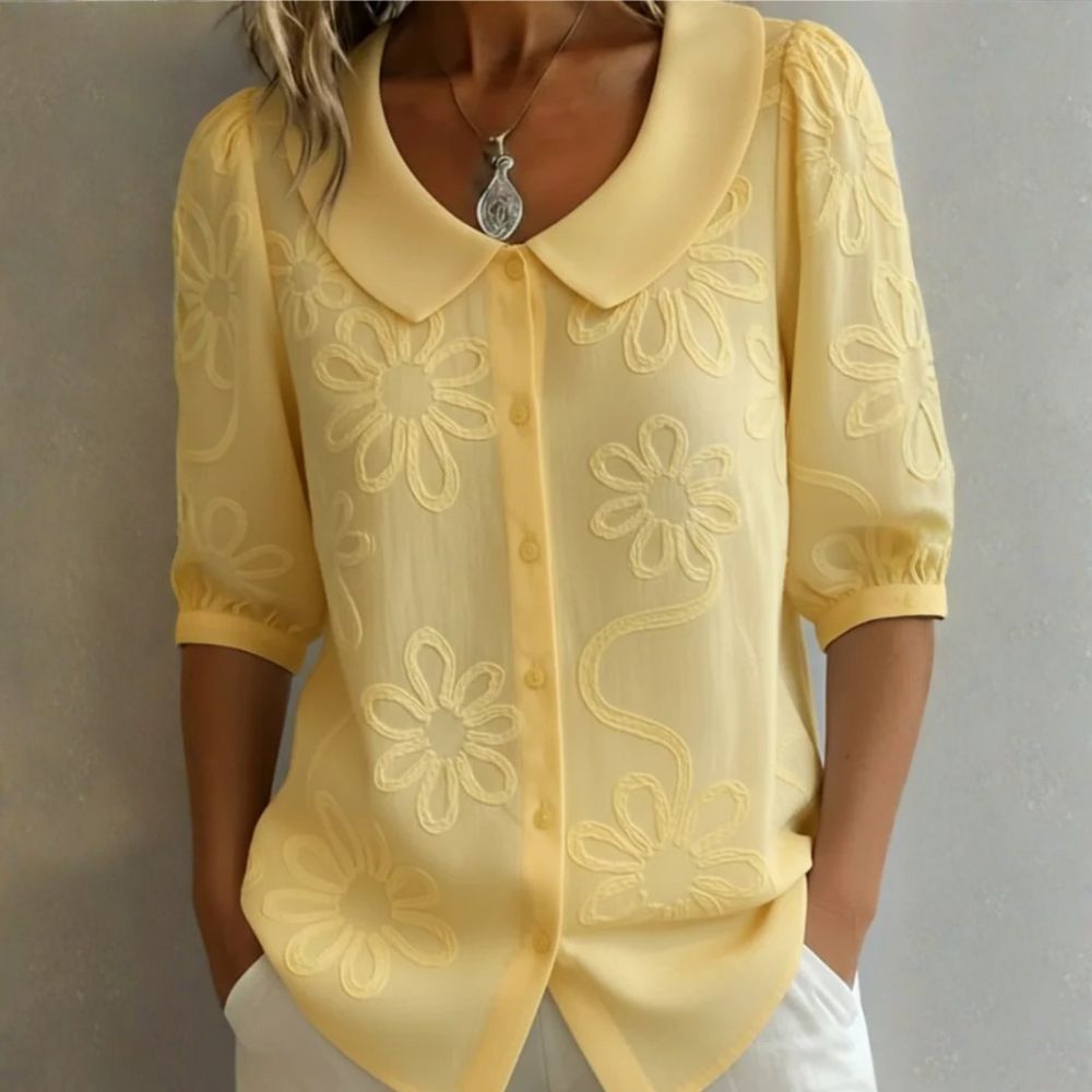 Top donna elegante, camicetta floreale con colletto arrotondato. Stile femminile per outfit primaverili.