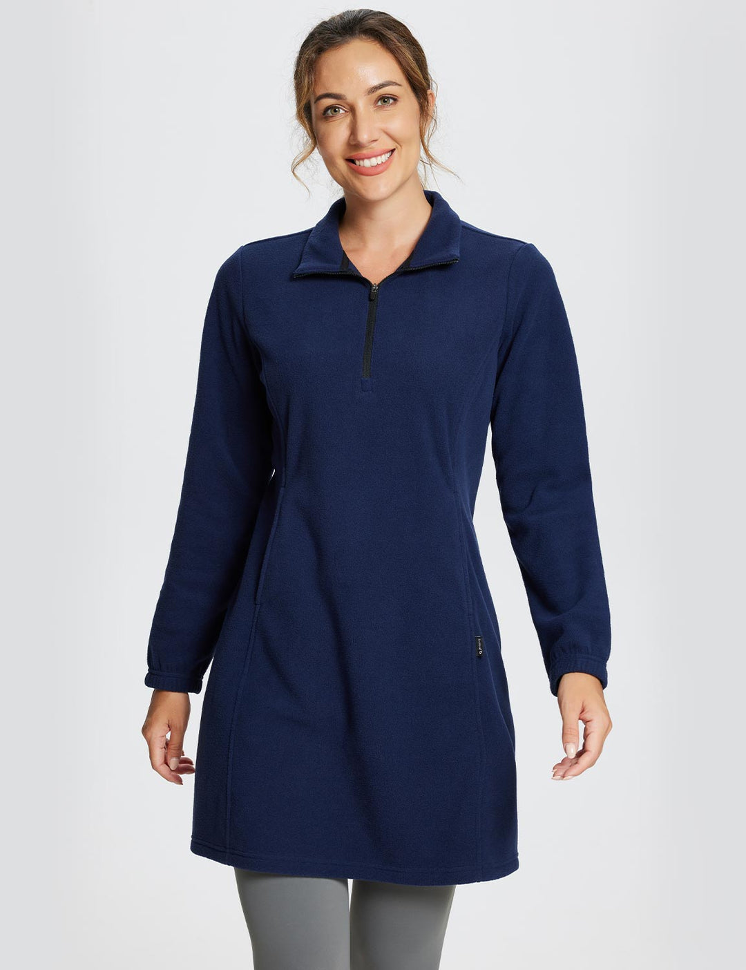 Tunica donna autunno/inverno. Vestito con collo alto, mezza zip e tasca. Stile comodo e casual.