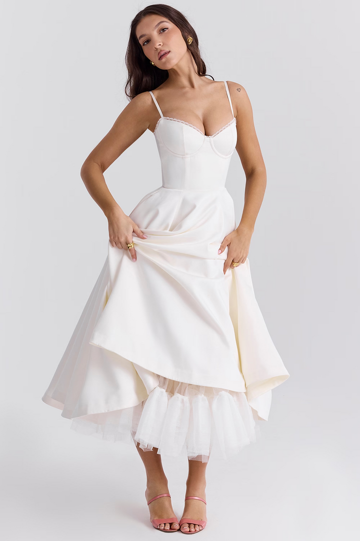 Abito midi estivo elegante per donna, leggero e fluido per giornate calde.