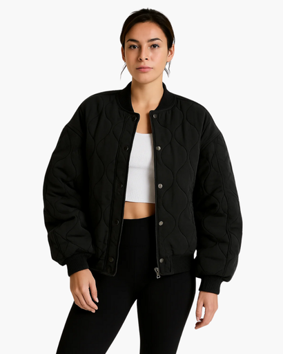 Bomber oversize da donna trapuntato, perfetto per comfort urbano nella mezza stagione. Un capo moda femminile versatile.
