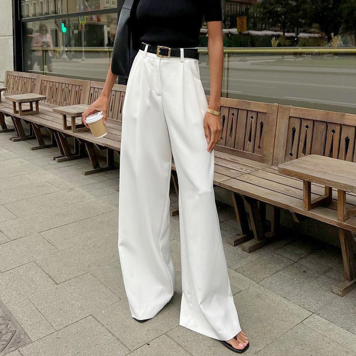 Pantaloni da donna ampi a vita alta, gamba dritta. Abbigliamento moda per comfort e stile quotidiano.