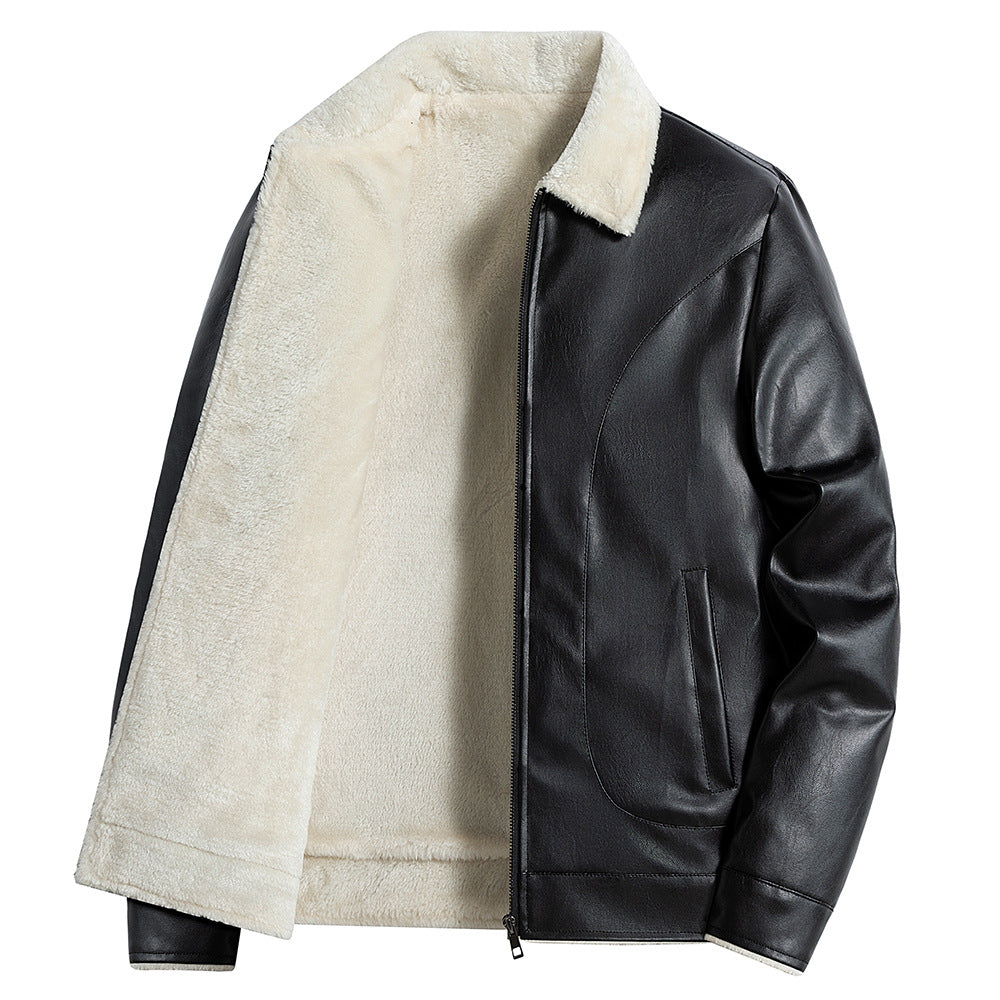 Elegante cappotto invernale uomo nero, vestibilità regolare per calore assicurato. Ideale per la moda maschile.