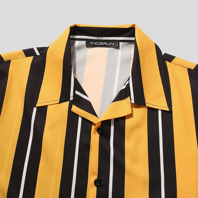 Camicia gialla casual da uomo, maniche corte, perfetta per streetwear e abbigliamento estivo confortevole.