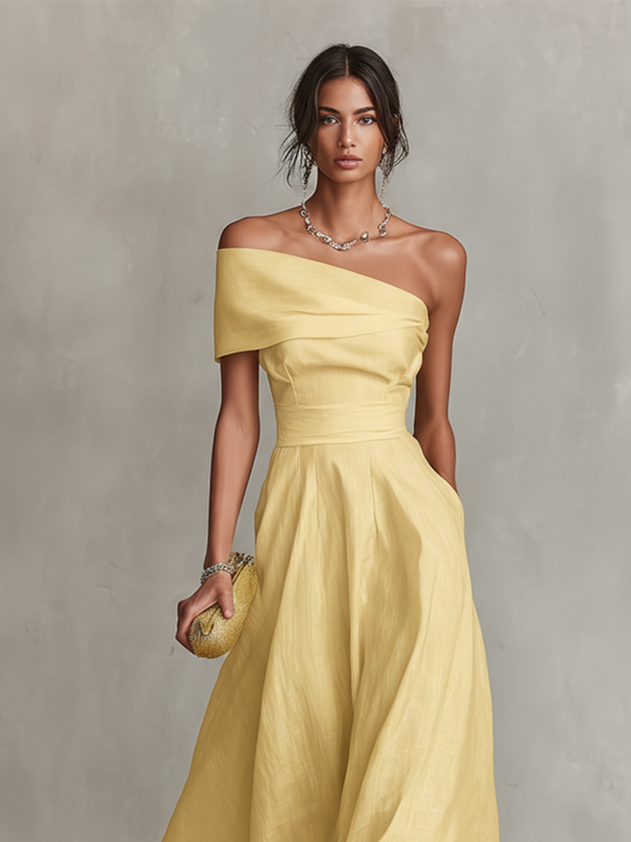 Modello di abito estivo donna in lino giallo, con design monospalla che unisce comfort ed eleganza per ogni occasione.