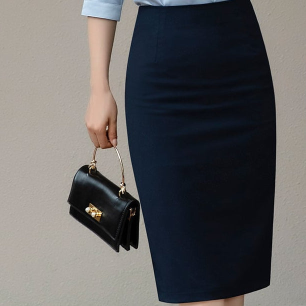 Gonna media donna slim fit, sotto ginocchio, per inverno. Elegante e moderna, adatta per ufficio e occasioni.