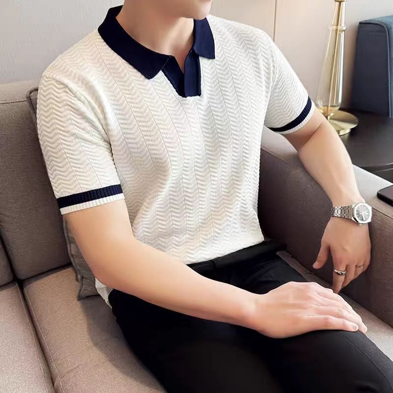 Maglia uomo estiva casual con righe verticali e ricamo artigianale, maniche corte. Comoda e versatile.