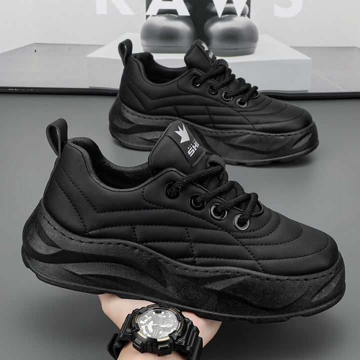 Sneakers uomo da corsa, suola spessa per comfort e trazione. Scarpe sportive beige/nero/bianco, ideali per la moda casual.
