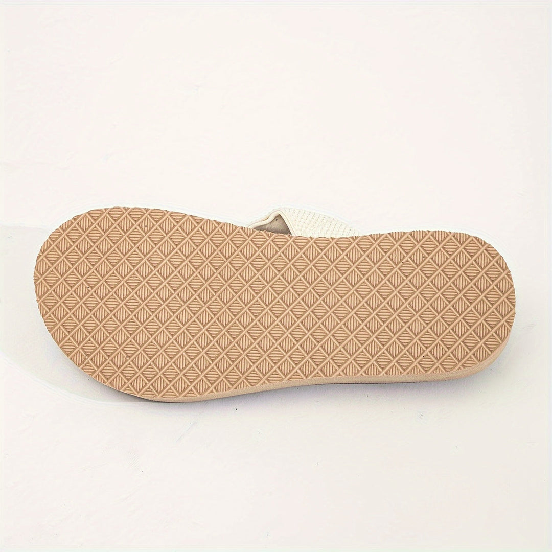 Dettaglio sandali donna con plateau, suola ammortizzata per massimo comfort estivo.