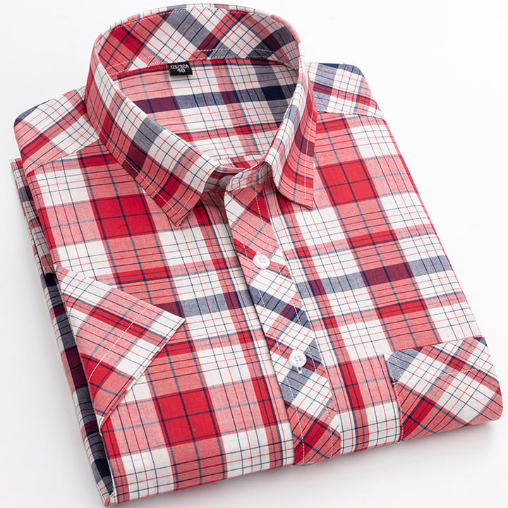 Camicia uomo maniche corte scozzese, stile casual estivo. Ideale per un outfit versatile di moda uomo.