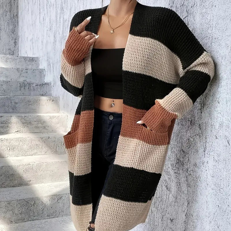 Cardigan donna casual a righe ampie e confortevoli, ideale per stratificare con stile, marrone chiaro.