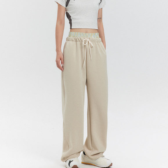 Pantaloni tuta donna comodi e versatili con vita regolabile. Ideali per sport, casual e athleisure.