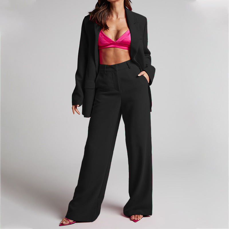 Completo donna due pezzi nero, camicia casual e pantaloni a gamba larga vita alta. Outfit versatile ed elegante.