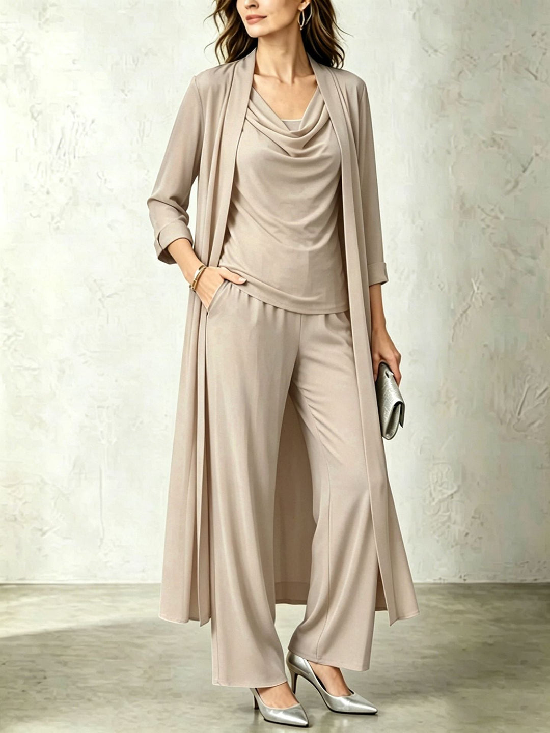 Top abbinato del set donna 3 pezzi. Essenziale e versatile per un look casual elegante.