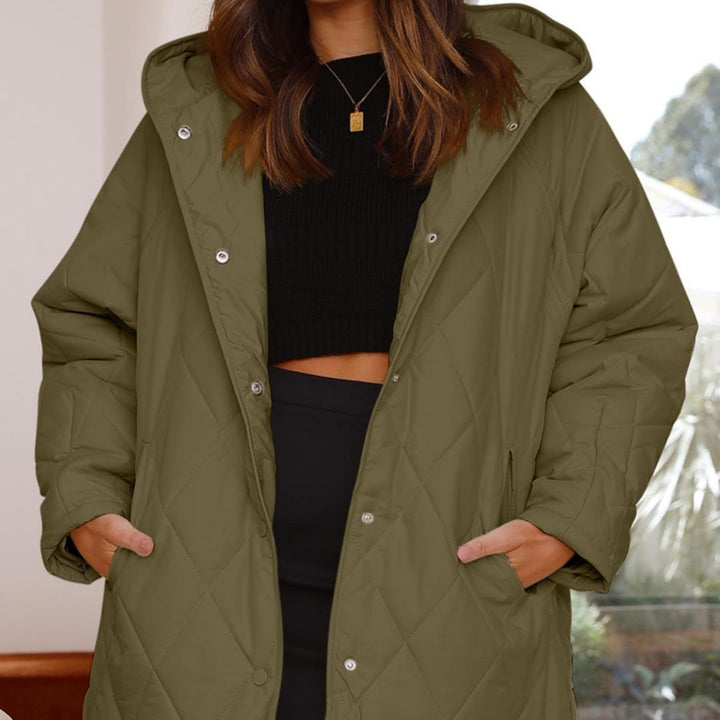 Giacca donna elegante e confortevole, trapuntata e con cappuccio, per abbigliamento versatile.