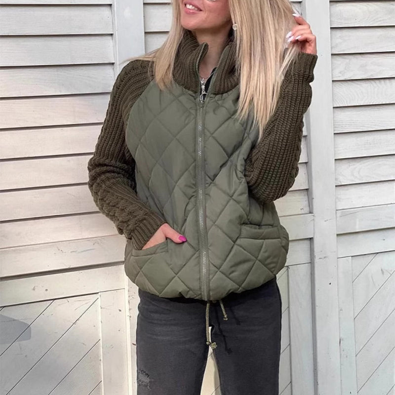 Piumino donna trapuntato invernale, collo alto, caldo e confortevole, ideale per il freddo e la moda.