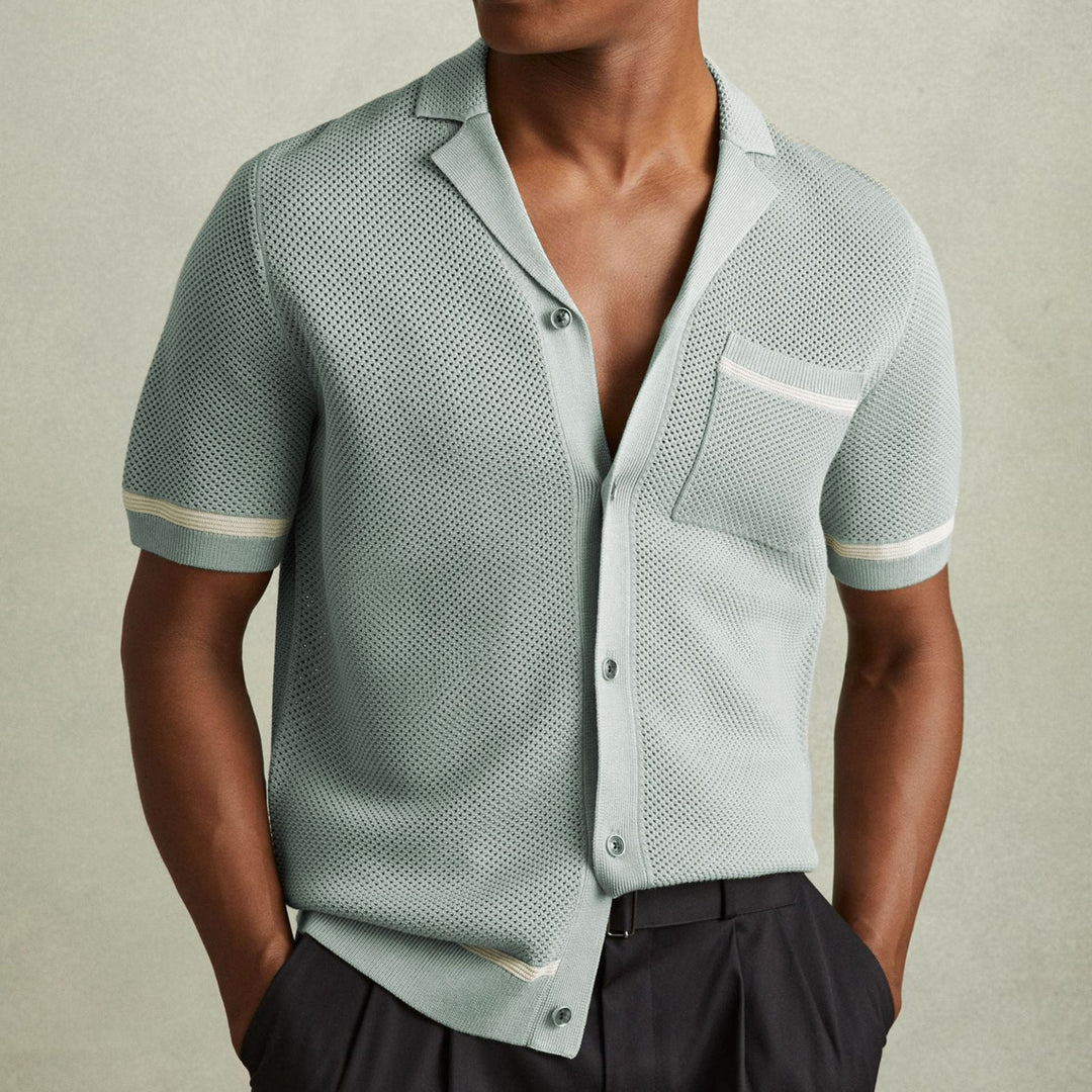 Polo uomo estiva con collo cubano e maniche corte, vestibilità regolare, perfetta per un look casual-elegante.