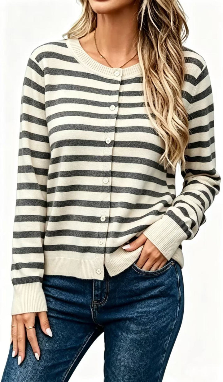 Cardigan a righe da donna, tessuto morbido e vestibilità ampia. Perfetto per comfort casual quotidiano.