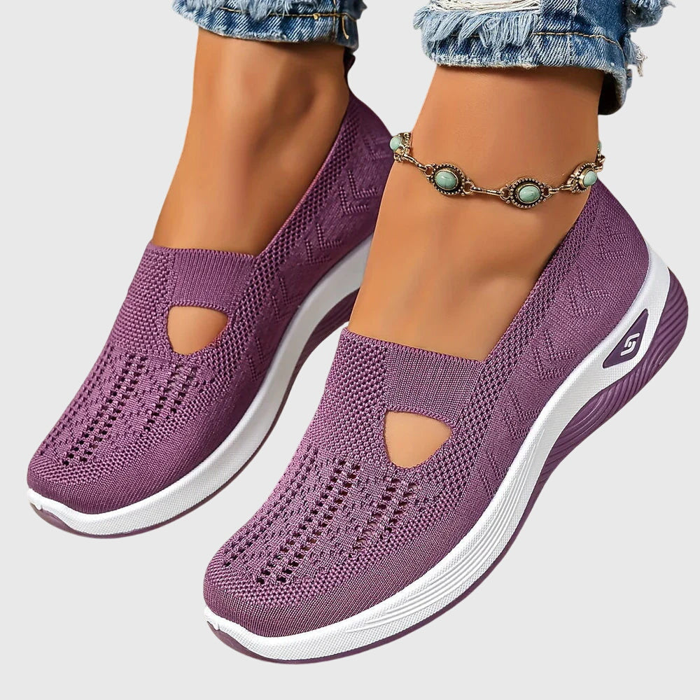 Sneakers slip on donna versatili, traspiranti, con suola spessa che unisce comfort e stile casual.