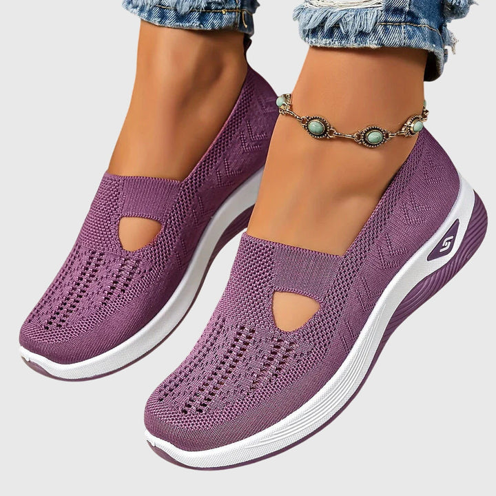 Sneakers slip on donna versatili, traspiranti, con suola spessa che unisce comfort e stile casual.