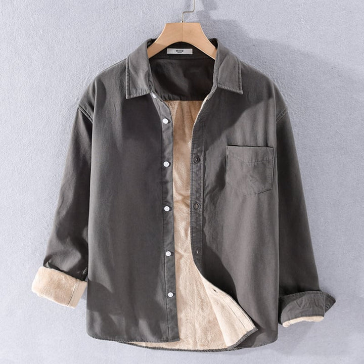 Camicia uomo elegante slim fit a maniche lunghe, con raffinato taschino, perfetta per look formali e casual.